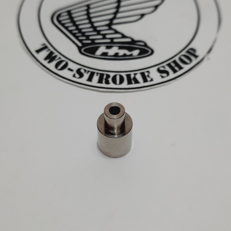 Centering nipple for outer cable